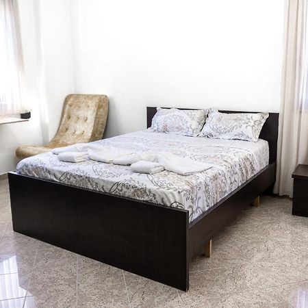 City Center Two Private Bedrooms Near Scanderbeg Square On Shared Apartment تيرانا المظهر الخارجي الصورة