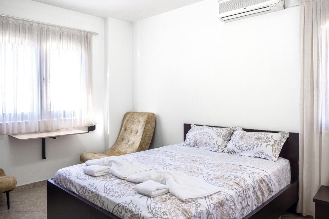 City Center Two Private Bedrooms Near Scanderbeg Square On Shared Apartment تيرانا المظهر الخارجي الصورة