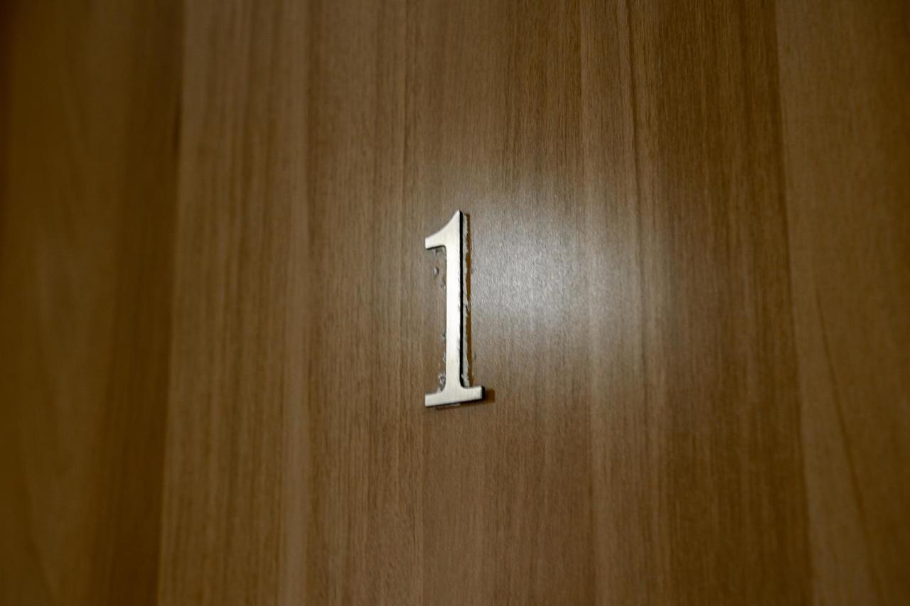 City Center Two Private Bedrooms Near Scanderbeg Square On Shared Apartment تيرانا المظهر الخارجي الصورة