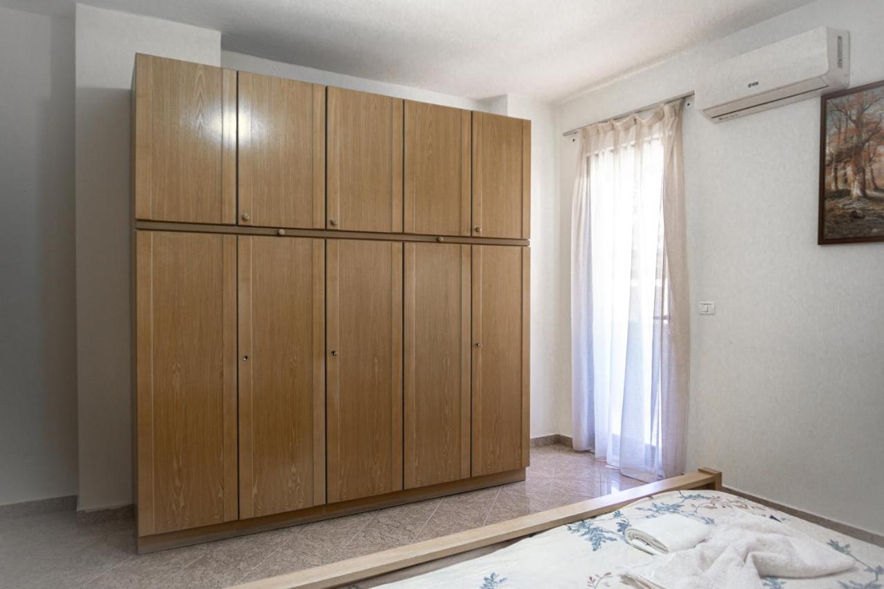 City Center Two Private Bedrooms Near Scanderbeg Square On Shared Apartment تيرانا المظهر الخارجي الصورة