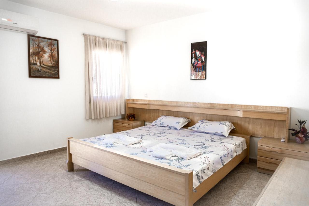 City Center Two Private Bedrooms Near Scanderbeg Square On Shared Apartment تيرانا المظهر الخارجي الصورة