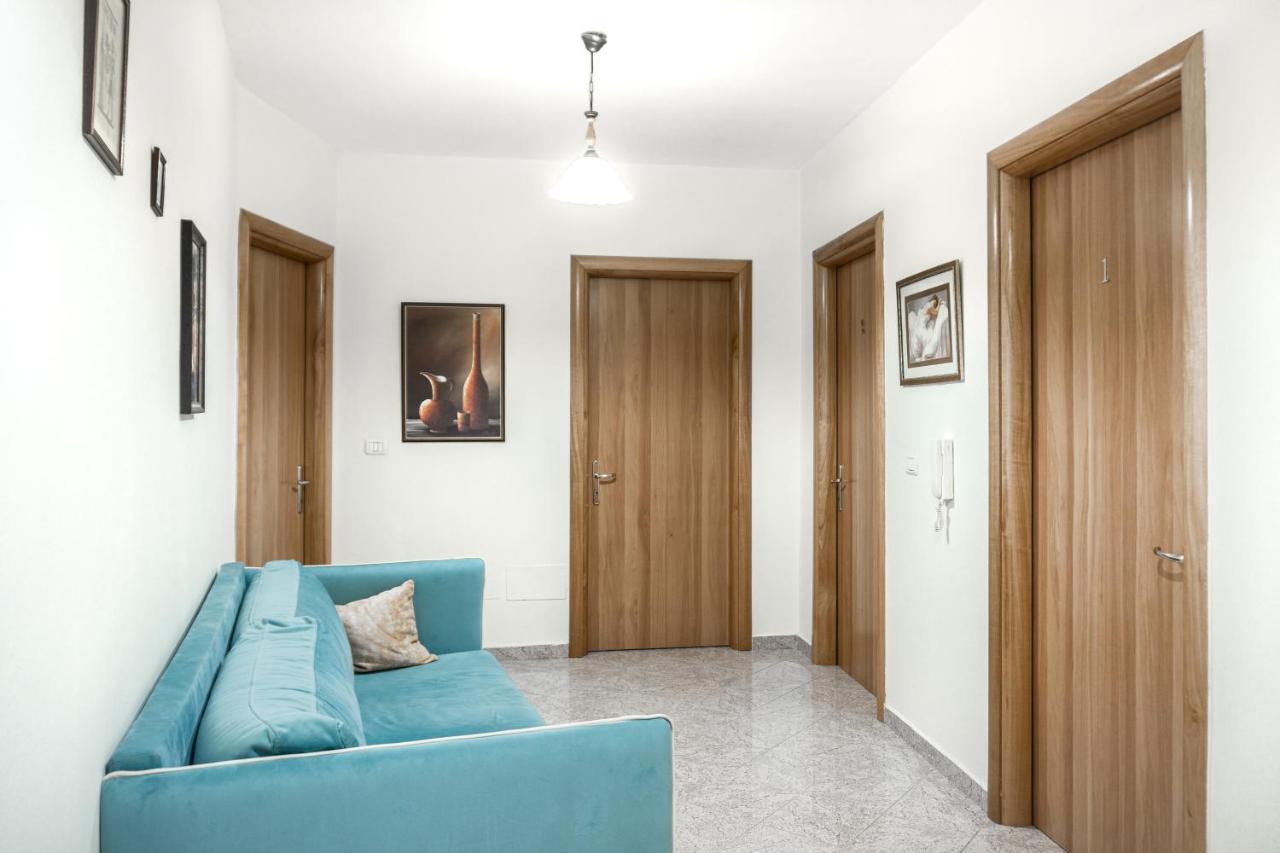 City Center Two Private Bedrooms Near Scanderbeg Square On Shared Apartment تيرانا المظهر الخارجي الصورة