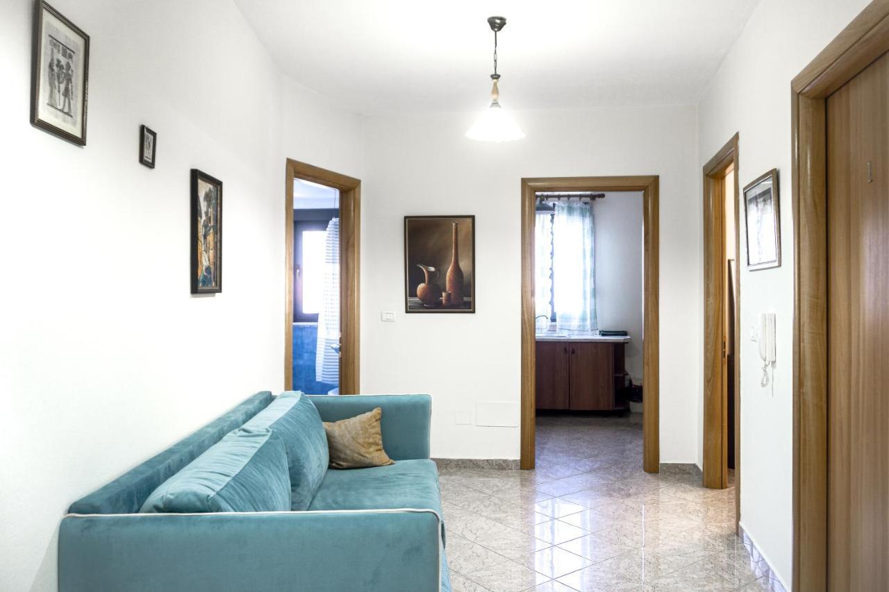 City Center Two Private Bedrooms Near Scanderbeg Square On Shared Apartment تيرانا المظهر الخارجي الصورة