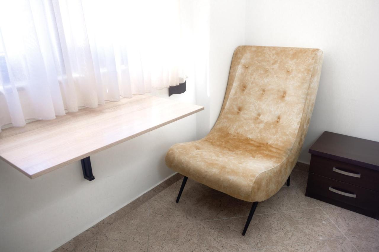 City Center Two Private Bedrooms Near Scanderbeg Square On Shared Apartment تيرانا المظهر الخارجي الصورة