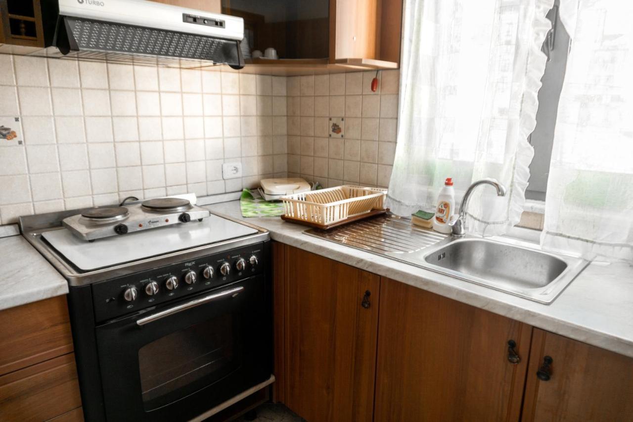 City Center Two Private Bedrooms Near Scanderbeg Square On Shared Apartment تيرانا المظهر الخارجي الصورة