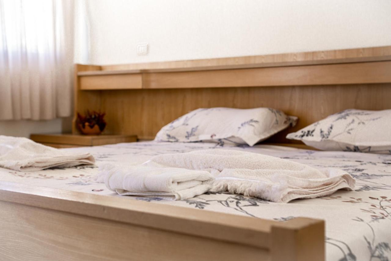 City Center Two Private Bedrooms Near Scanderbeg Square On Shared Apartment تيرانا المظهر الخارجي الصورة