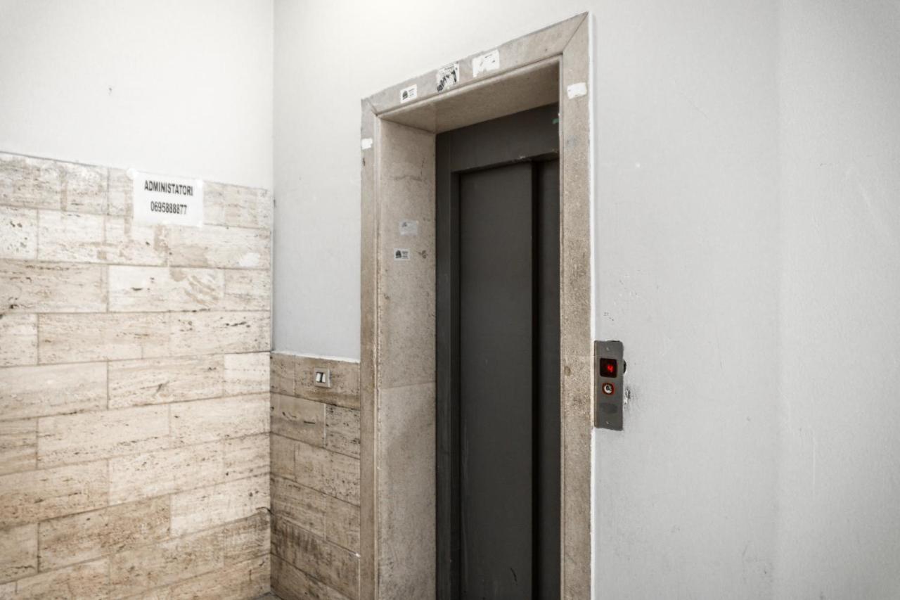 City Center Two Private Bedrooms Near Scanderbeg Square On Shared Apartment تيرانا المظهر الخارجي الصورة