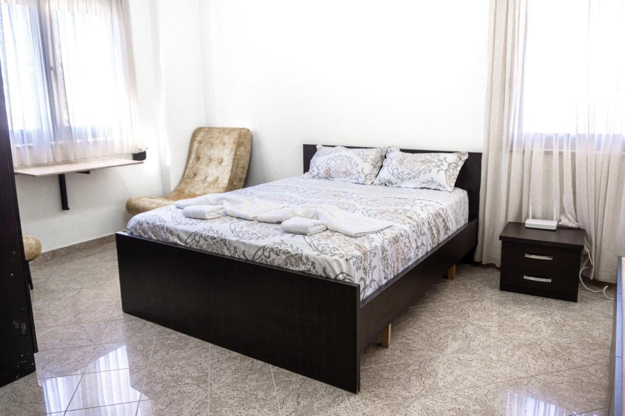 City Center Two Private Bedrooms Near Scanderbeg Square On Shared Apartment تيرانا المظهر الخارجي الصورة