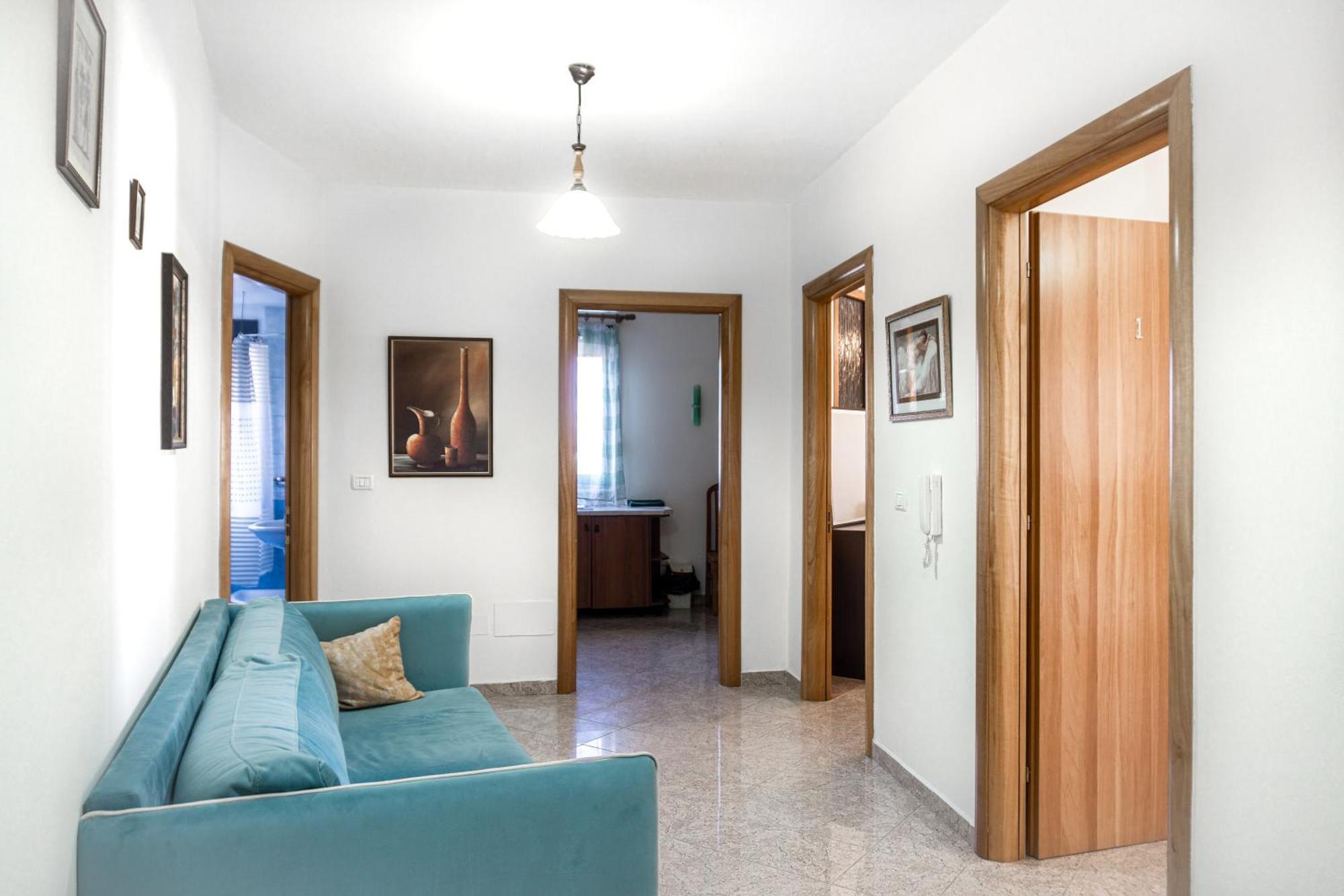 City Center Two Private Bedrooms Near Scanderbeg Square On Shared Apartment تيرانا المظهر الخارجي الصورة